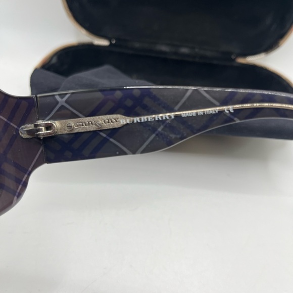 Authentic Burberry Sunglasses with Case & Cloth - Picture 5 of 8